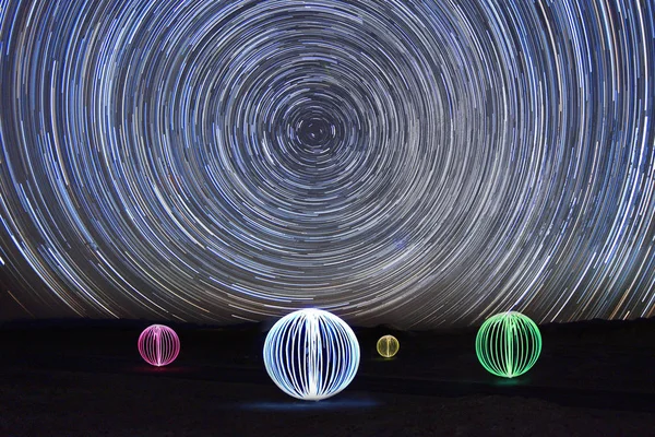 Time Lapse Star Trails With Light Painted Orb Balls — Stock Photo, Image