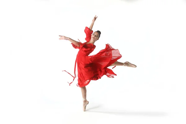 Talentoso bailarino de ballet no estúdio em fundo branco — Fotografia de Stock