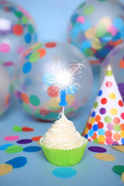 Feliz Aniversário Cupcakes Com Velas — Fotografia de Stock