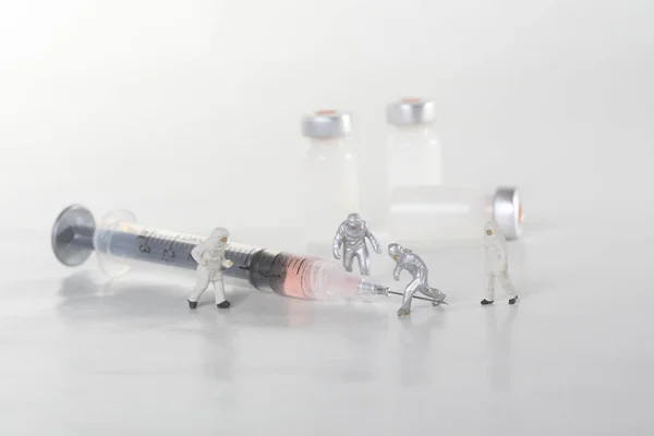 Concetto Medico Bottiglie Aghi Vaccini Che Rappresentano Sicurezza Pubblica — Foto Stock