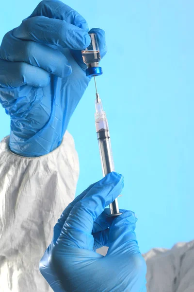Tecnico Laboratorio Maschile Che Lavora Combattere Pandemia Globale — Foto Stock