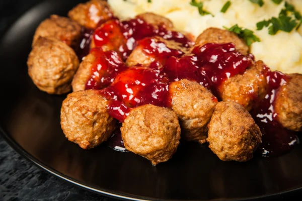 Boulettes et purée de pommes de terre — Photo