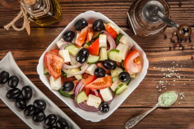 leziz Yunan salatası