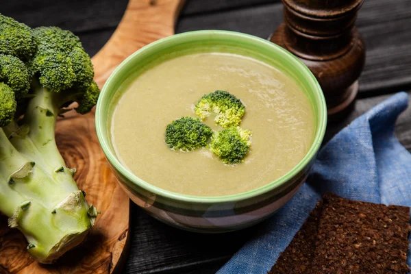 Tigela de sopa de brócolis — Fotografia de Stock