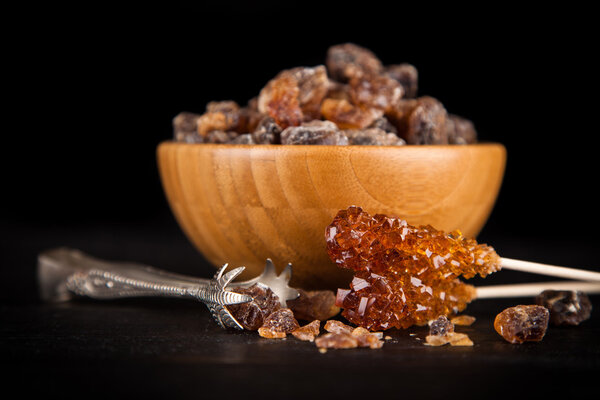 коричневый сахар в миске