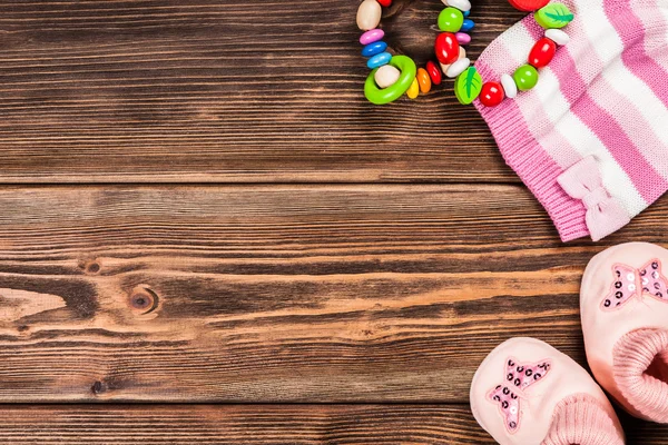 Baby clothes on wooden background — Stock Photo, Image