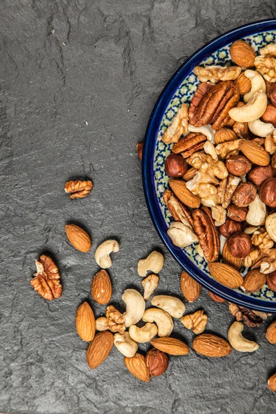 Mezcla de diferentes nueces foto de primer plano —  Fotos de Stock