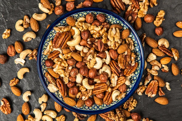 Blandning av olika nötter närbild foto — Stockfoto