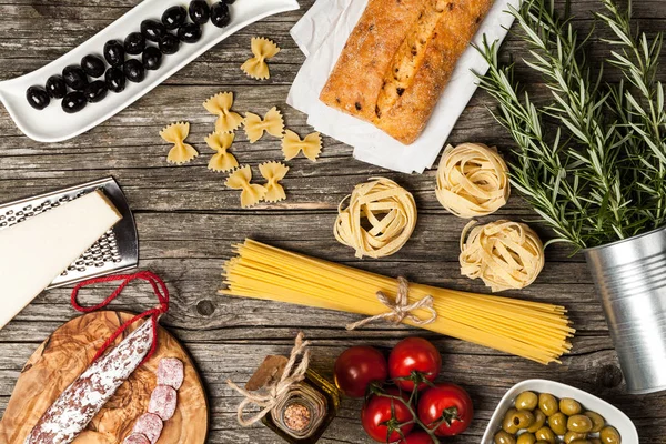Інгредієнти італійської кухні — стокове фото