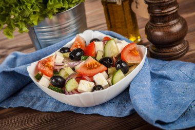 leziz Yunan salatası