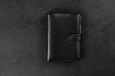 Bir tablo üzerinde siyah Organizatör