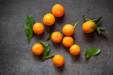 yaprakları taze mandalina