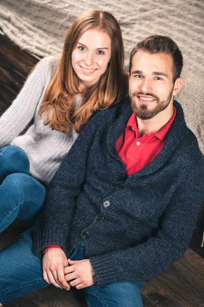 Giovane coppia a casa — Foto Stock