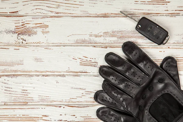 Car keys and driving gloves — Stock Photo, Image