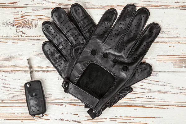 Car keys and driving gloves — Stock Photo, Image
