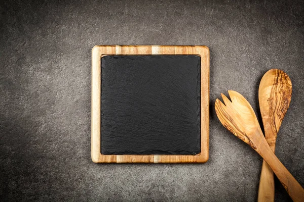 Leisteen bord in een houten frame — Stockfoto