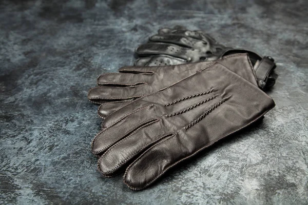 Dos pares de guantes de cuero —  Fotos de Stock