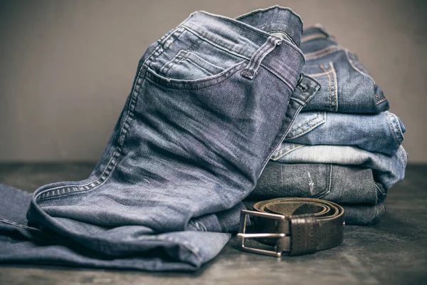 Stapel van jeans — Stockfoto