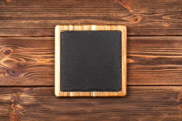 Placa de ardósia em uma moldura de madeira — Fotografia de Stock