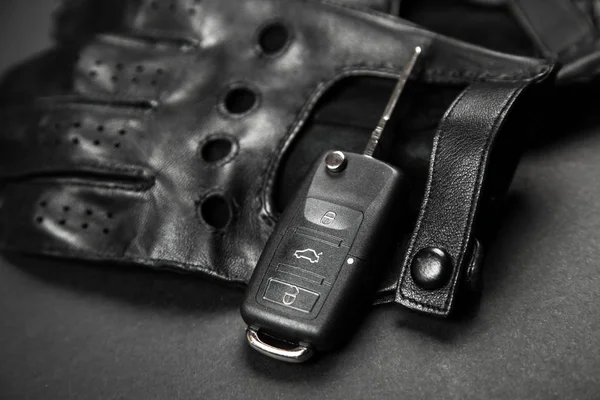 Llaves de coche y guantes de conducción — Foto de Stock