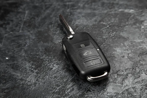 Klíče od auta na tmavém pozadí — Stock fotografie