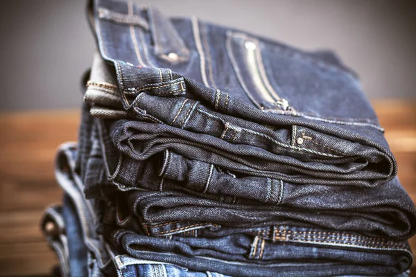 Montón de jeans — Foto de Stock