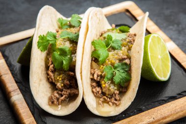 sığır eti ile Meksika tacos