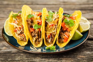 sığır eti ile Meksika tacos