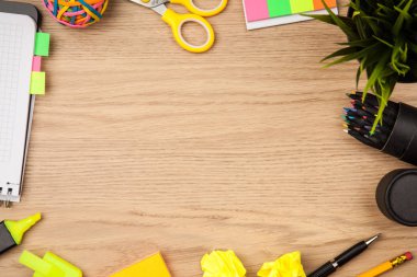 Açık Not Defteri ile ofis, banka donatımı