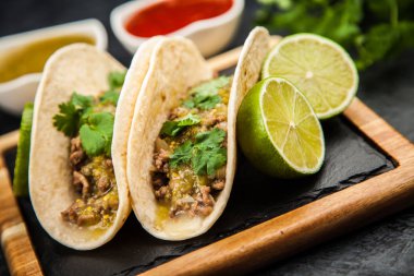 sığır eti ile Meksika tacos