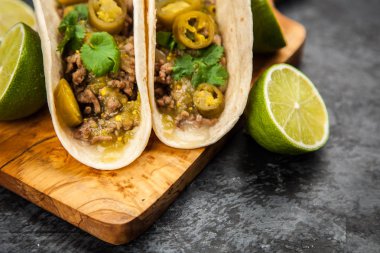 sığır eti ile Meksika tacos