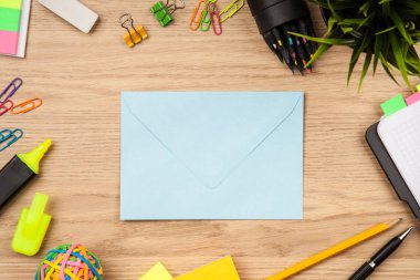Açık Not Defteri ile ofis, banka donatımı