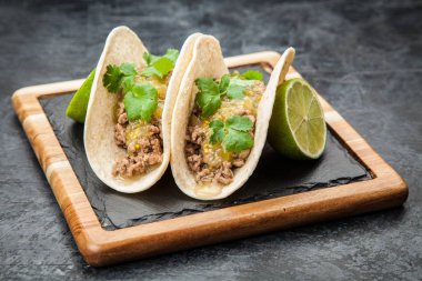 sığır eti ile Meksika tacos