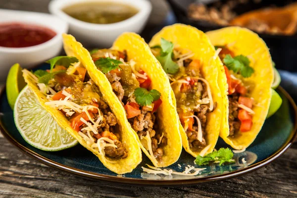 Sığır eti ile Meksika tacos — Stok fotoğraf