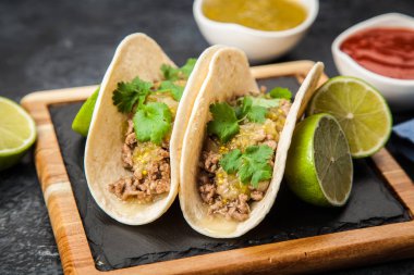 sığır eti ile Meksika tacos