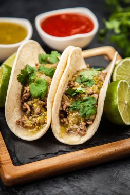 sığır eti ile Meksika tacos