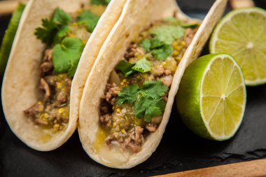 sığır eti ile Meksika tacos