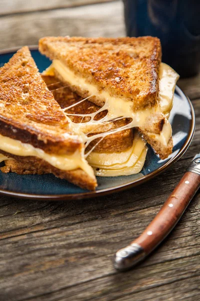 Grilled cheese sandwich — Stock Photo, Image
