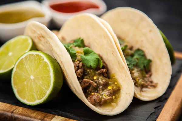 Mexické tacos s hovězím — Stock fotografie