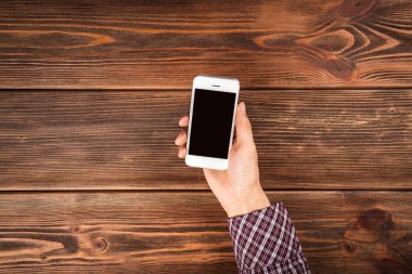 Erkek Elleri Akıllı Telefon Tutuyor