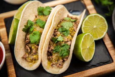 sığır eti ile Meksika tacos