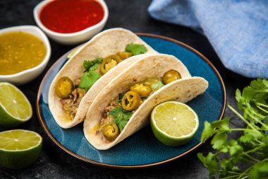 sığır eti ile Meksika tacos