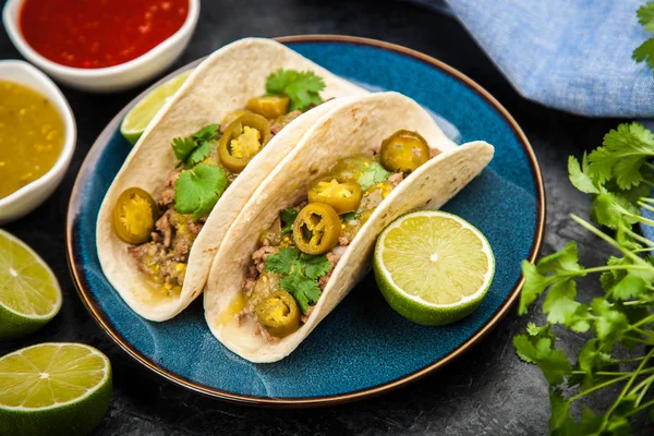 Tacos mexicanos con carne —  Fotos de Stock