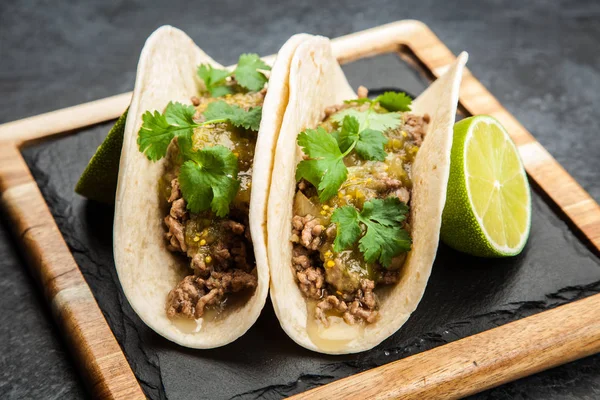 Mexické tacos s hovězím — Stock fotografie