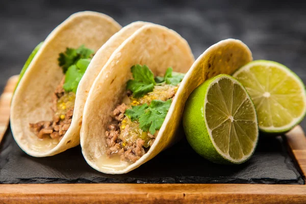 Tacos mexicanos con carne — Foto de Stock