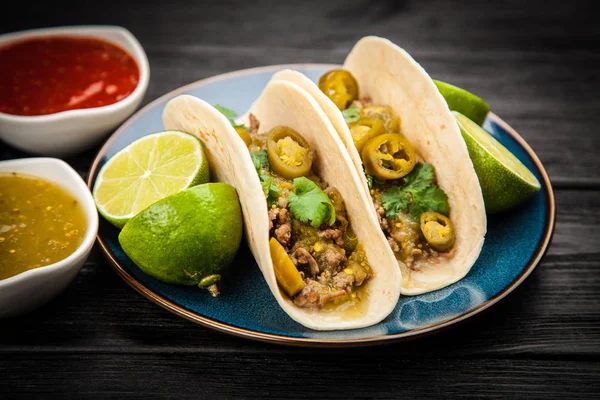 sığır eti ile Meksika tacos