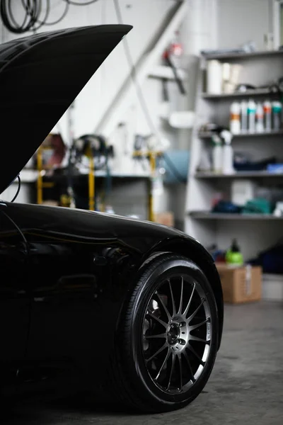 Sports car in a workshop — Stock Photo, Image