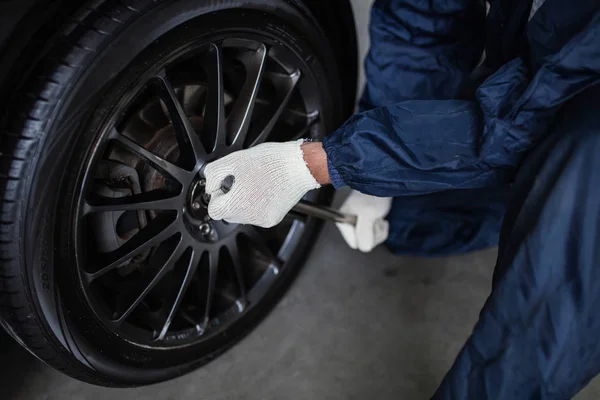 Taller de montaje de neumáticos — Foto de Stock