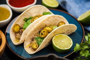 sığır eti ile Meksika tacos