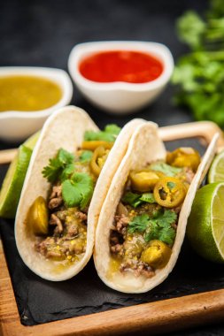 sığır eti ile Meksika tacos